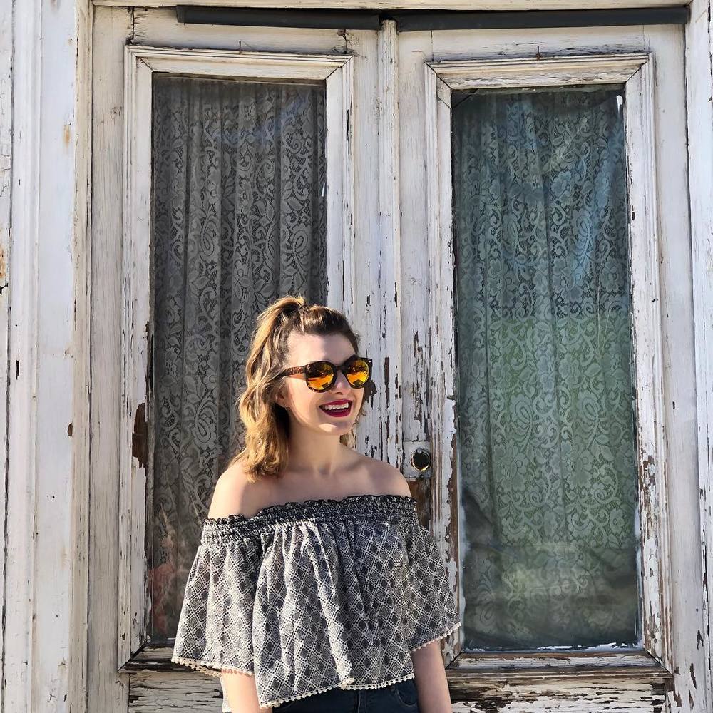 Meet your Posher, Caitlin